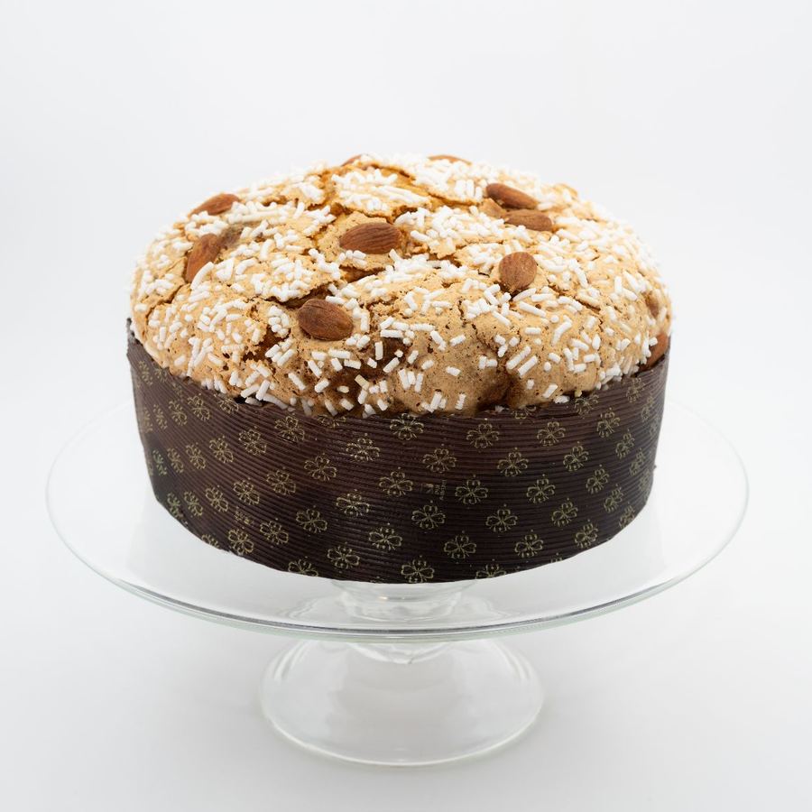 Panettone all'albicocca con glassa di mandorle
