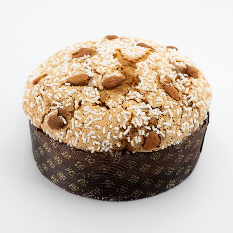 Panettone agrumi e uvetta con glassa di mandorle e granella di zucchero