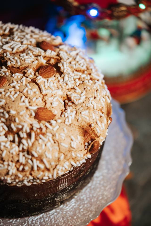 Dettaglio del panettone mandorlato